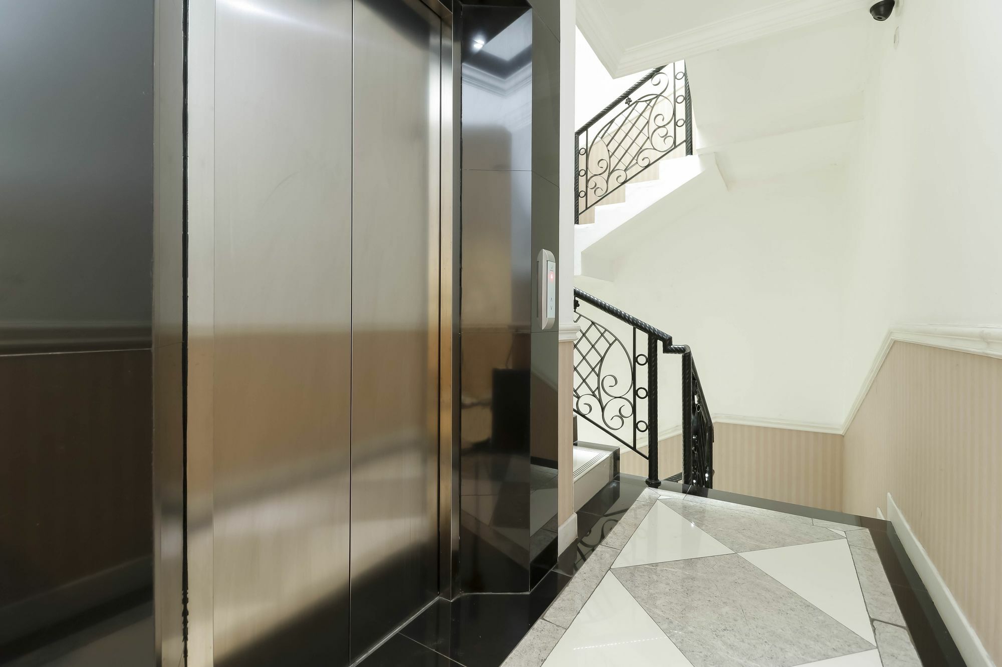 Reddoorz Plus @ Setiabudi Barat Cakarta Dış mekan fotoğraf