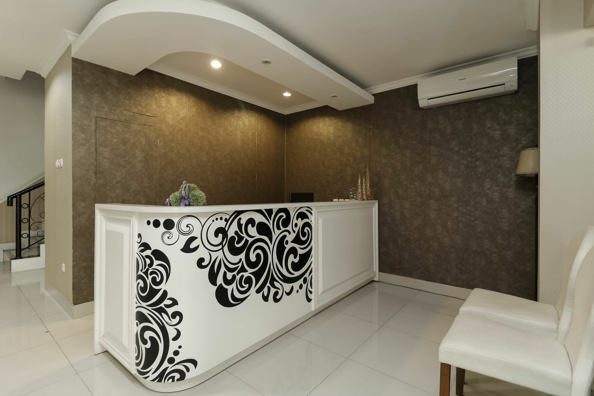 Reddoorz Plus @ Setiabudi Barat Cakarta Dış mekan fotoğraf