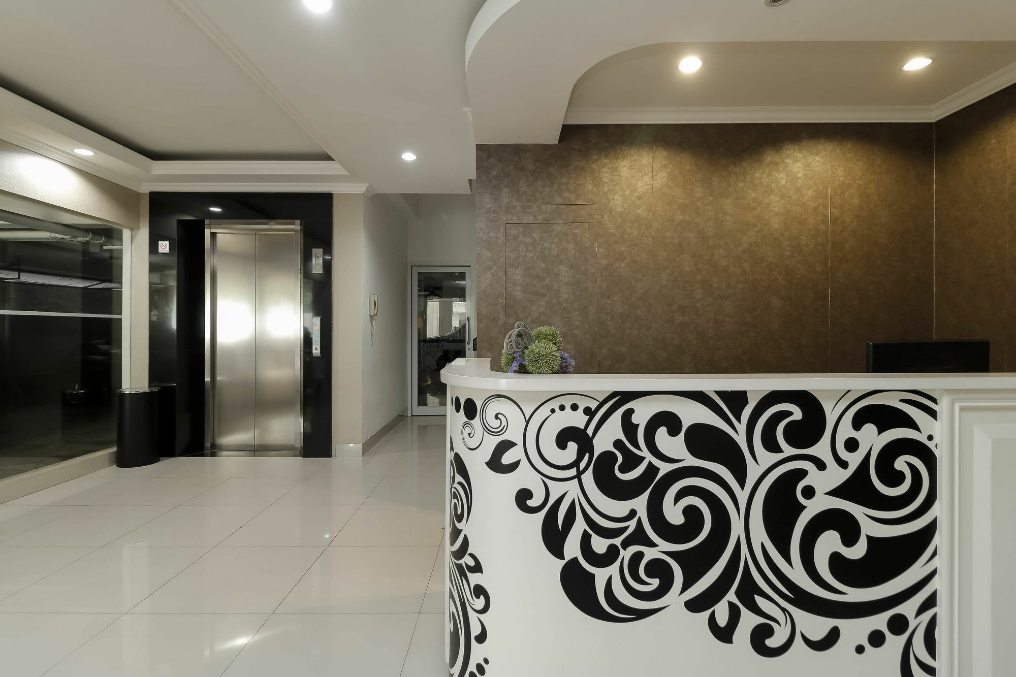 Reddoorz Plus @ Setiabudi Barat Cakarta Dış mekan fotoğraf